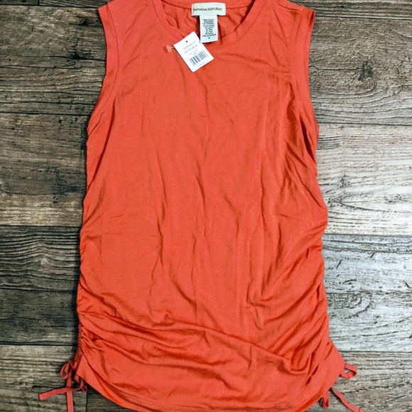 Banana Republic Tops - 🐿️ 🐇 Banana Republic Coral Tank Top NWT